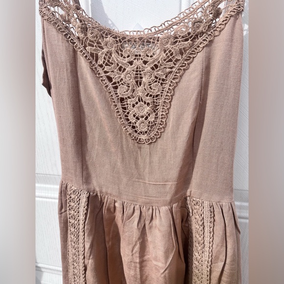 Warm taupe linen blend eyelet lace trim dress • by Jolie & Joy • New with tags• - Picture 10 of 15